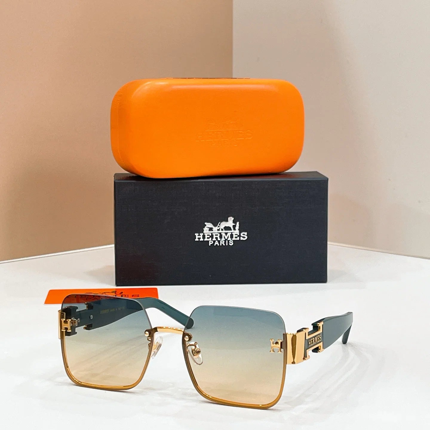 Stylish and Versatile Eyewear 1026042007