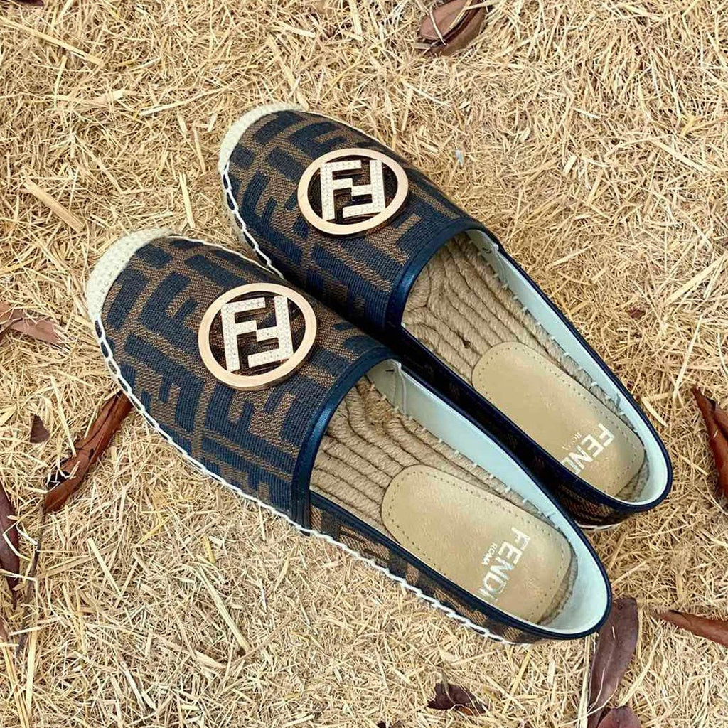 New versatile fashionable loafers 1024013105