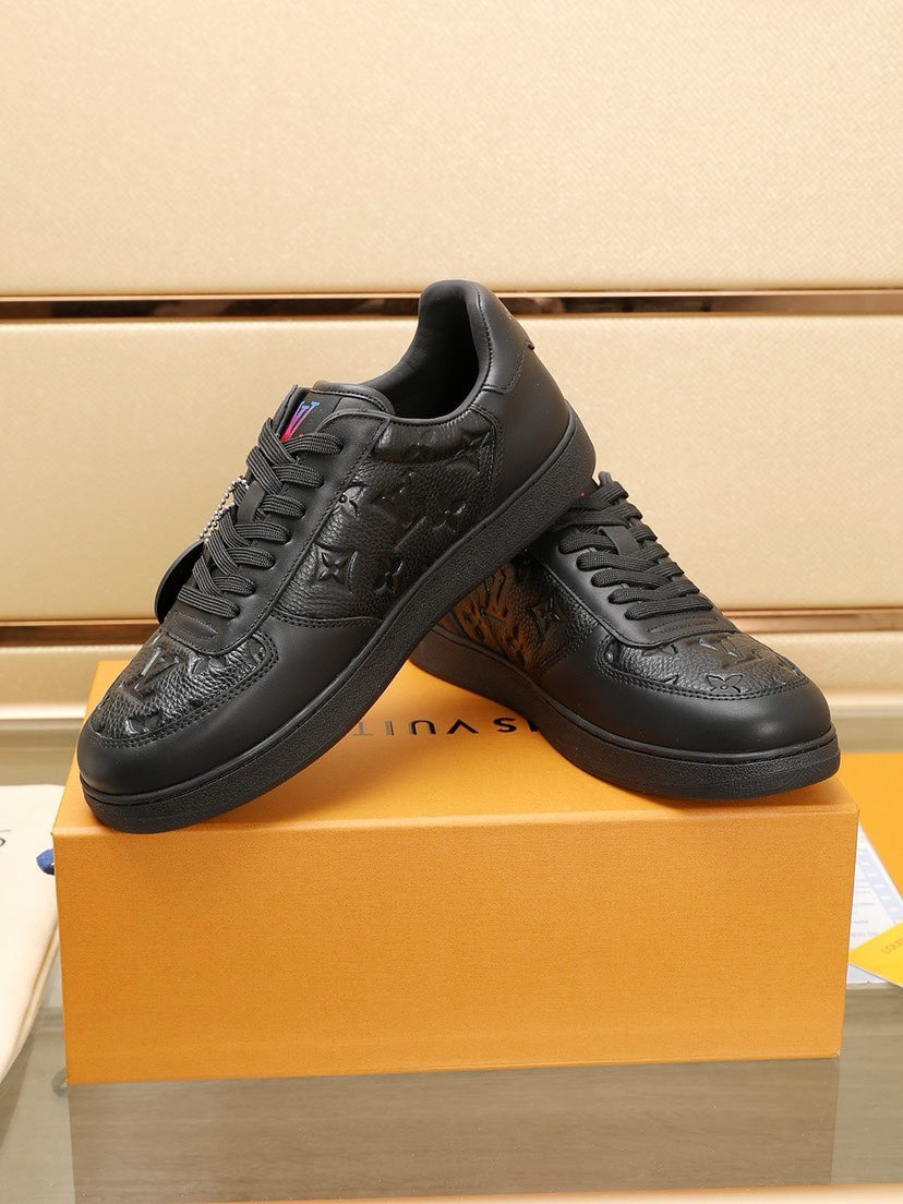24 New Luxury V Sneakers 0424083007