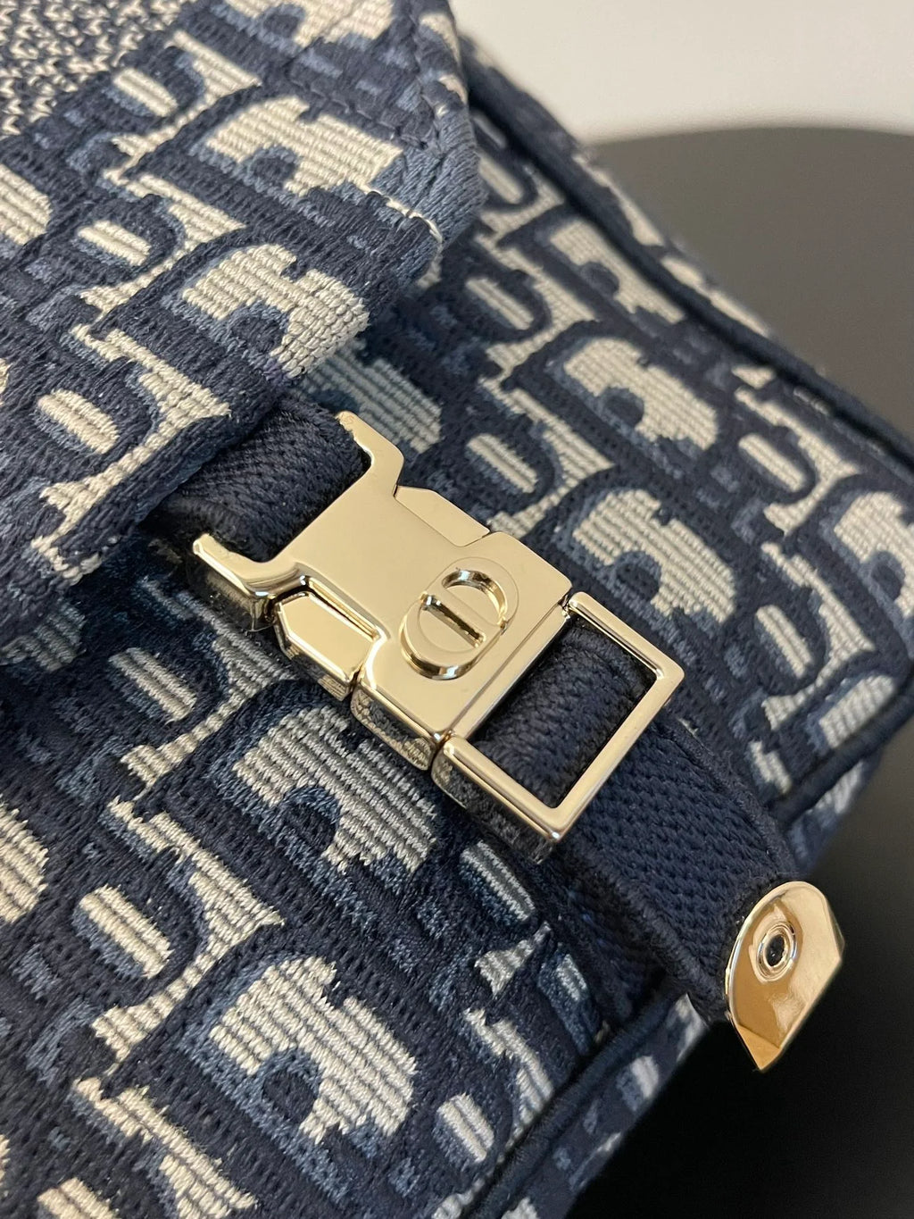 MEDIUM 28 CDCAMP BAG IN BLUE OBLIQUE EMBROIDERY