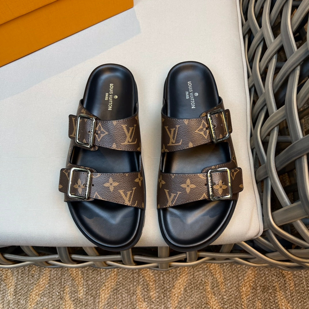 26 Men's Classic V logo Print Slippers XC0424052906
