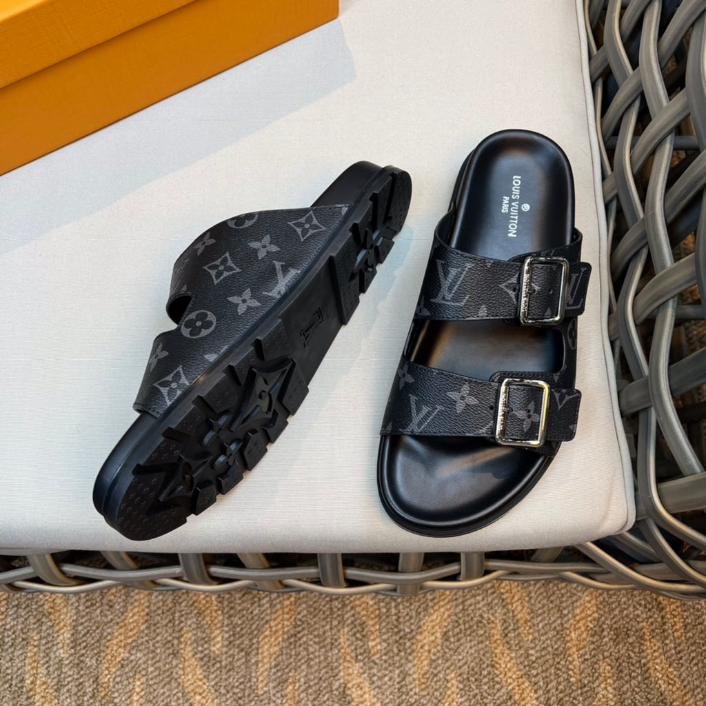 26 Men's Classic V logo Print Slippers XC0424052906