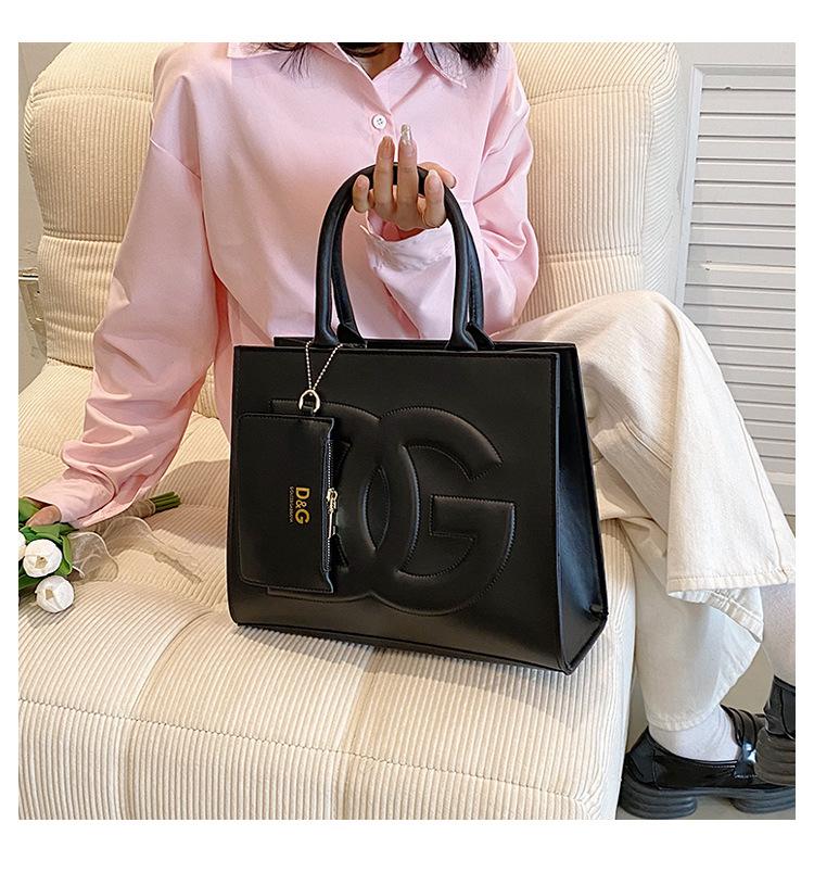 New Fashion Versatile One Shoulder Handheld Bag 1024010906
