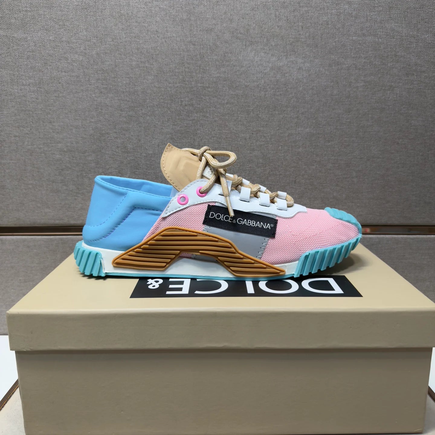 Matching Casual Shoes for Couples 1026042015