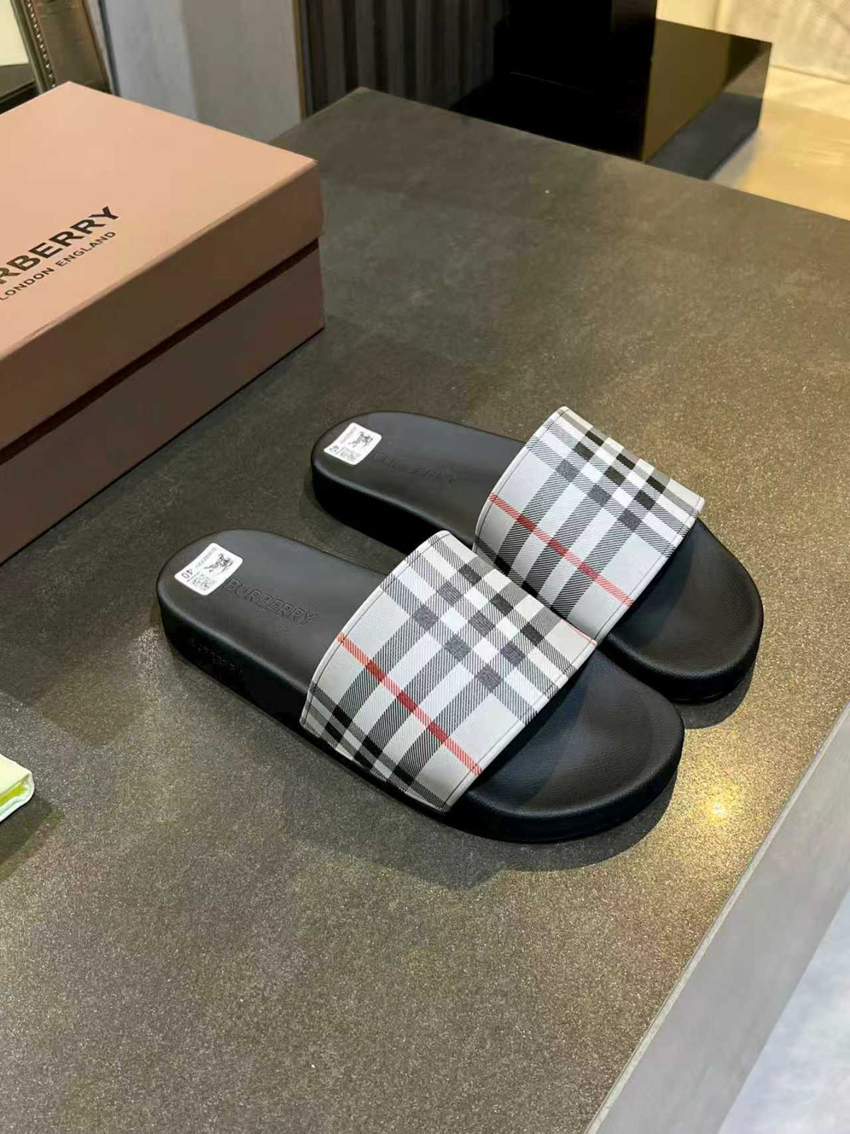 Women-26 New fashion and versatile women's slippers XC0426032512