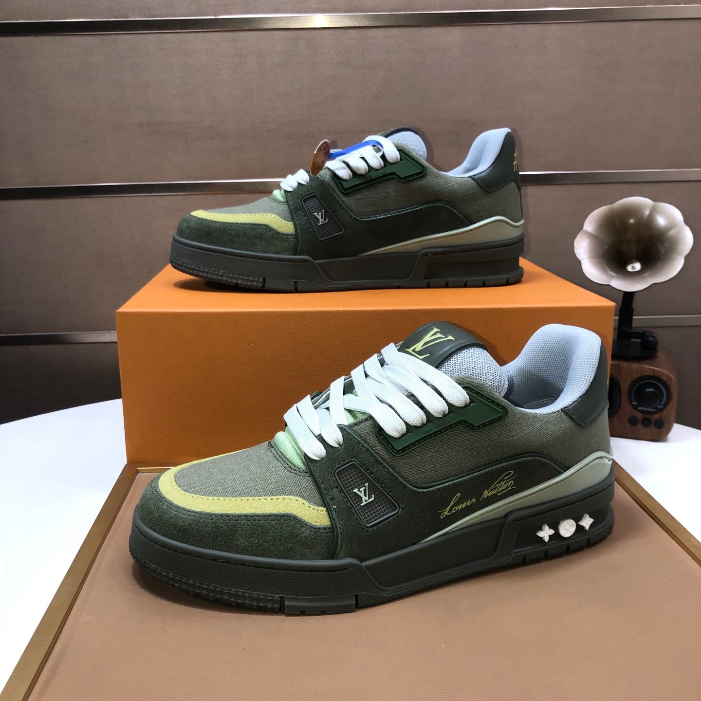 25 Luxury V Brand Casual Sneakers 0425102207