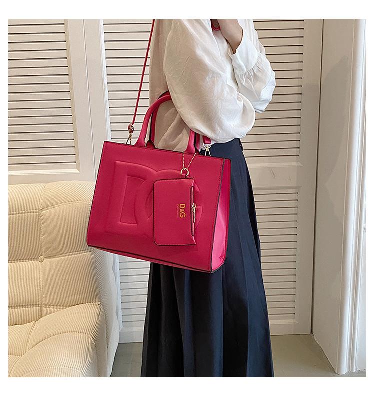 New Fashion Versatile One Shoulder Handheld Bag 1024010906