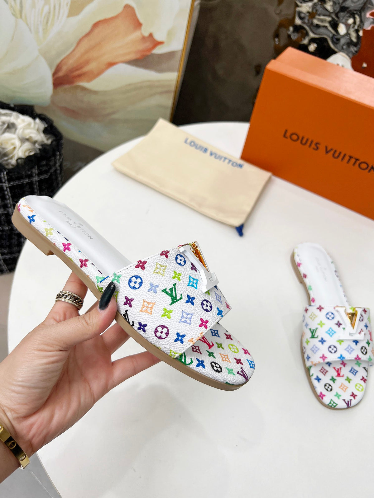 New V logo printed sandals fashion casual flip flops 0425040915