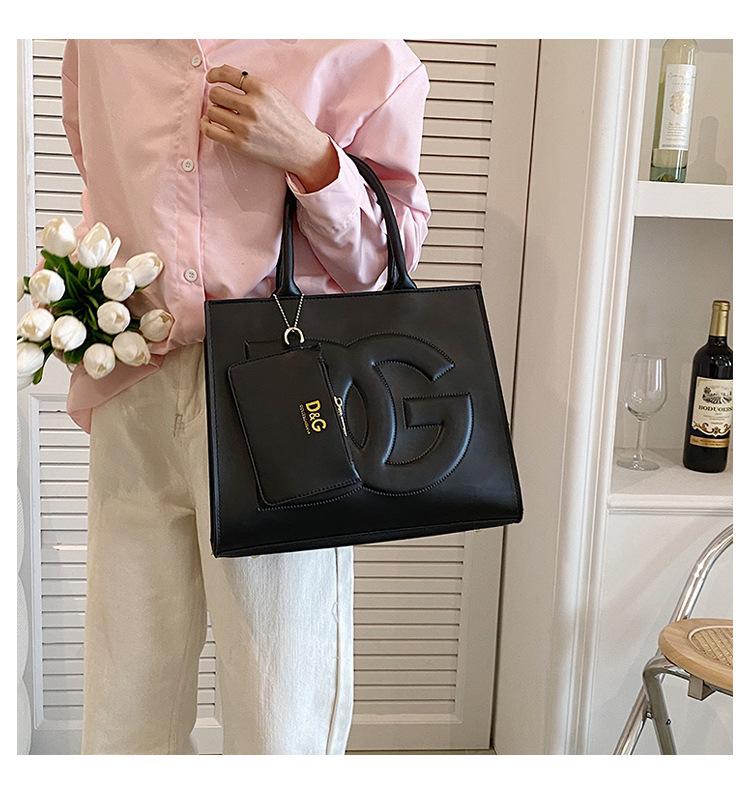 New Fashion Versatile One Shoulder Handheld Bag 1024010906