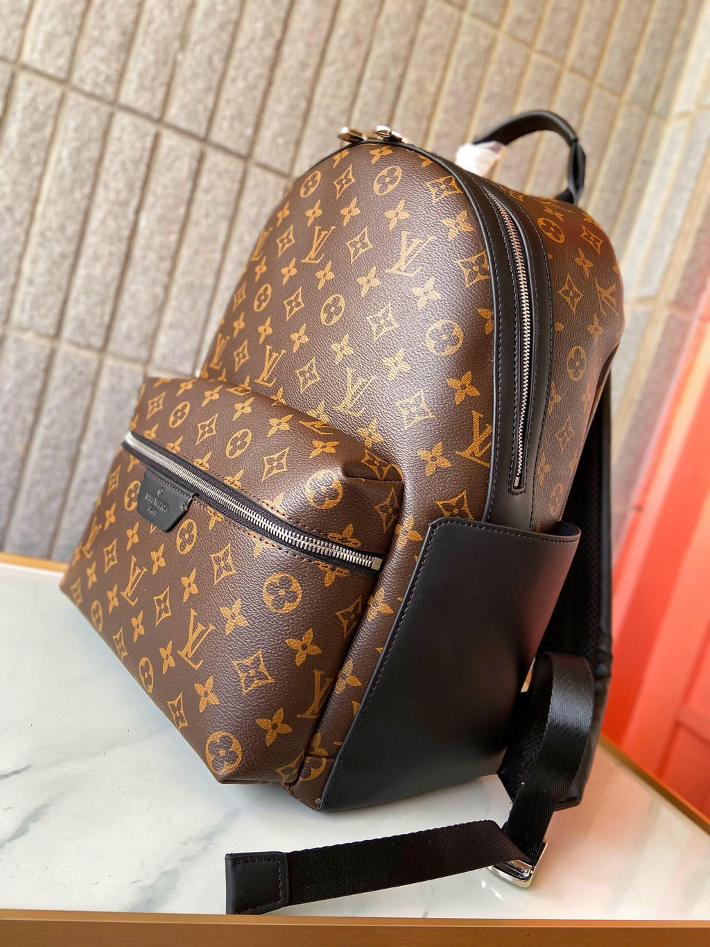 Luxury V Logo Classic RACER Backpack XC0425111904