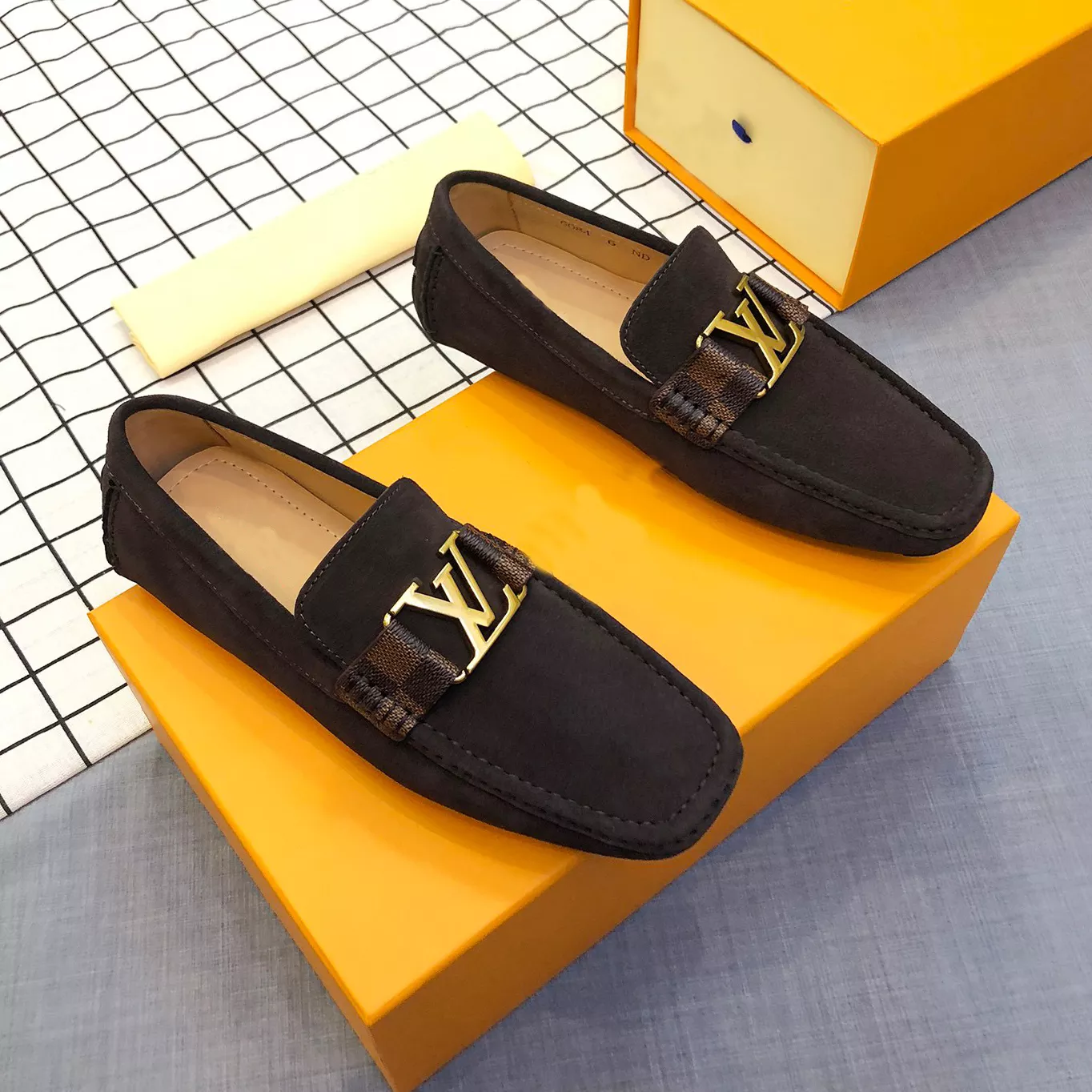 Men's brown suede one-step big V boat shoes