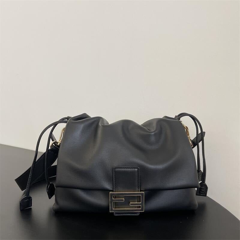 Mamma Baguette Medium Leather Handbag 0425021306