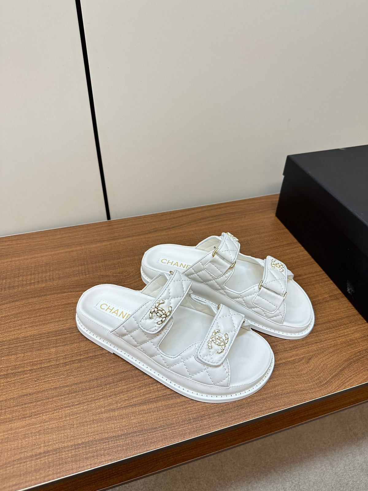 CL 24 New Fashion Beach Sandals XC0424031815