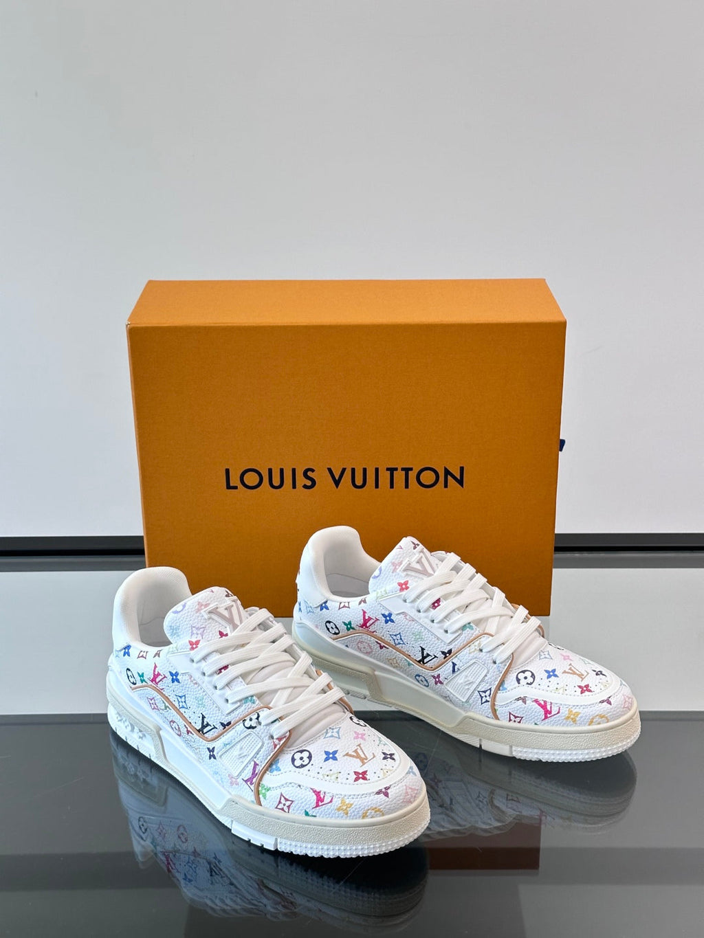 L-V Trainer's latest series of high luxury sports shoes XC0425042408