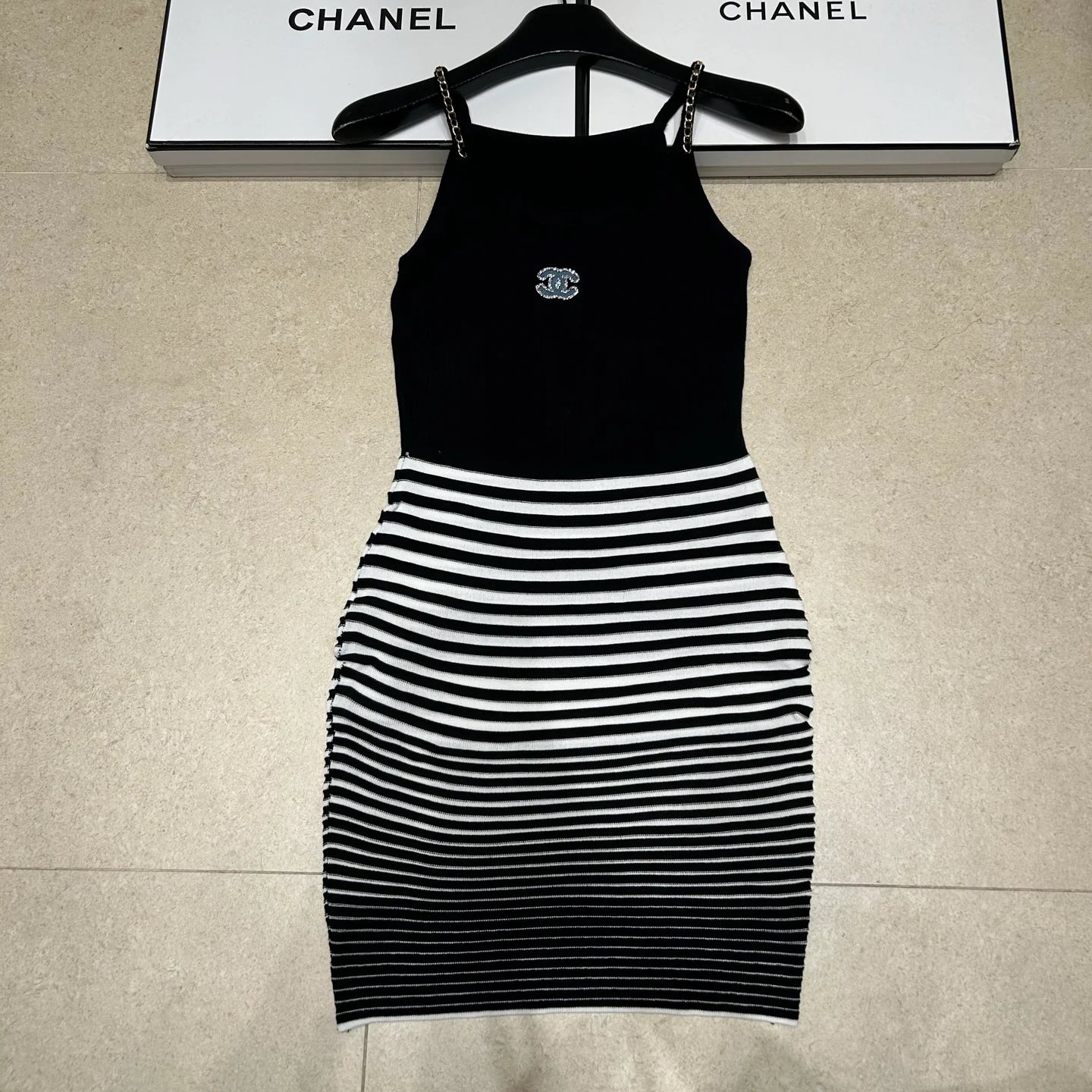 Heavy-Duty Chain-Strap Seamless Dress 1026052005