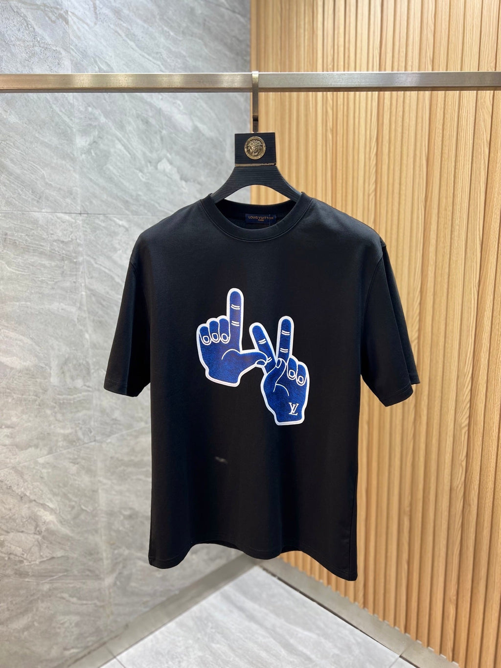 NEW Fashion Gesture Logo Short-Sleeve T-Shirt 3D0426063032
