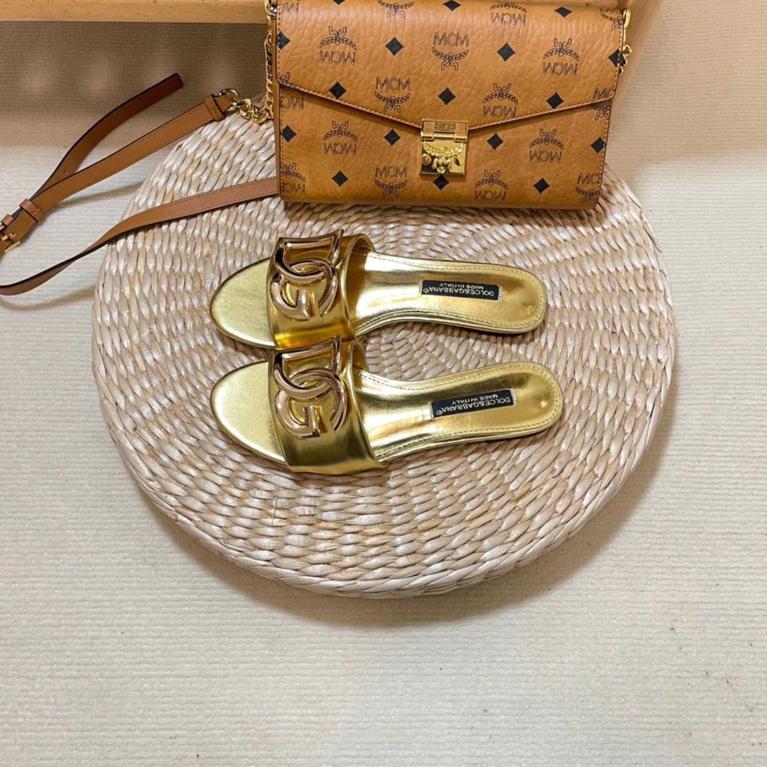 New D Letter Open Toe Flat Slippers 1024040205
