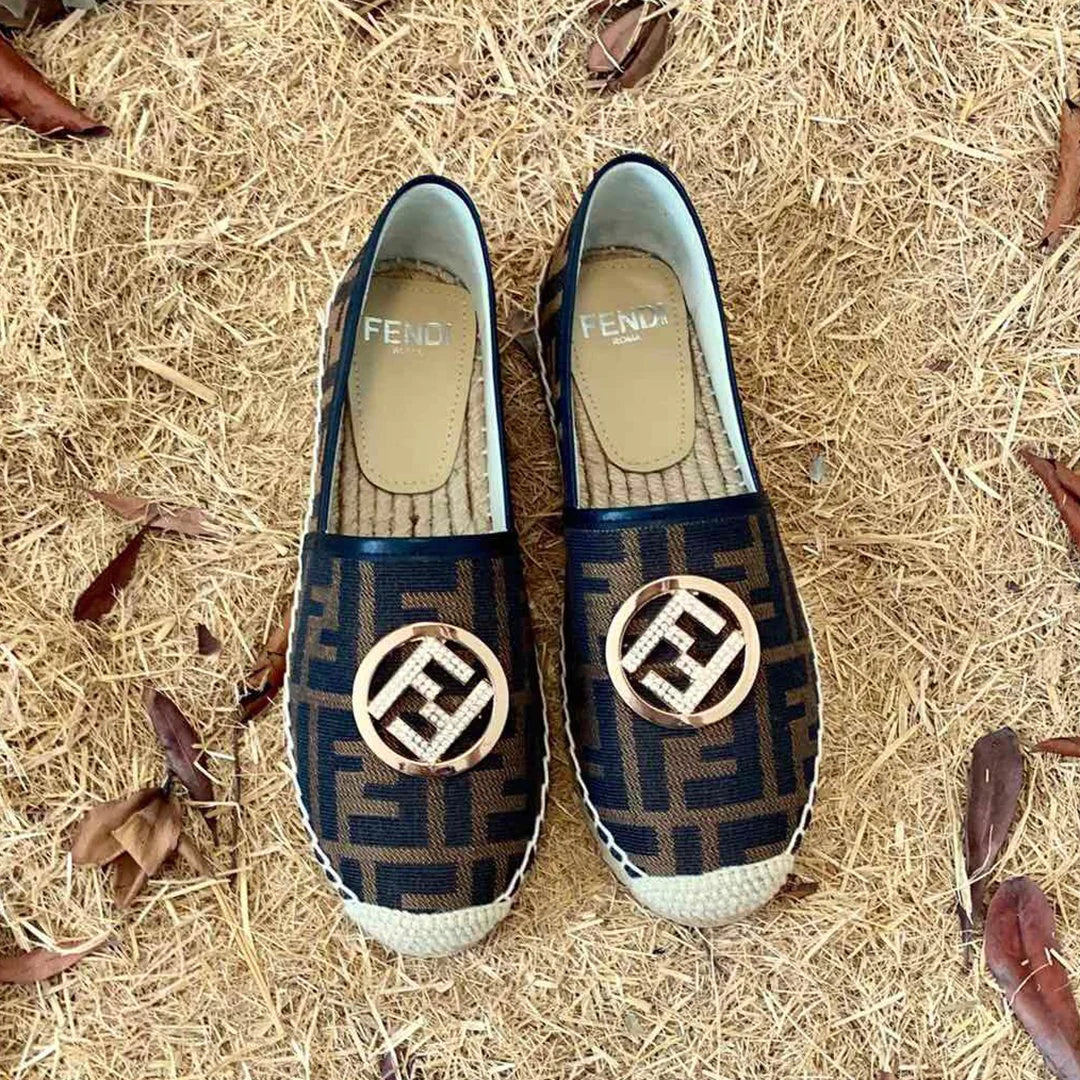 New versatile fashionable loafers 1024013105