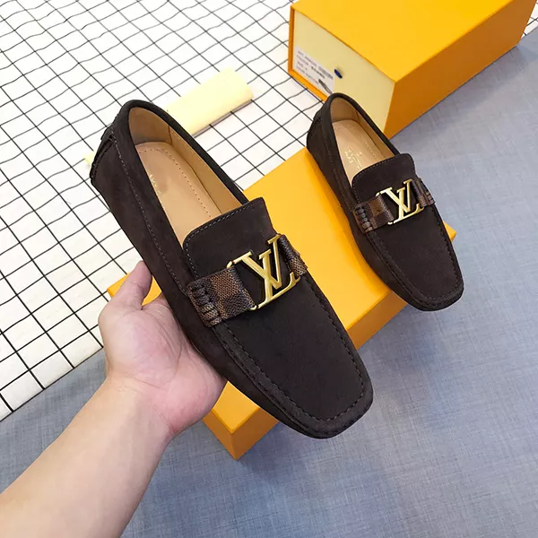 Men's brown suede one-step big V boat shoes