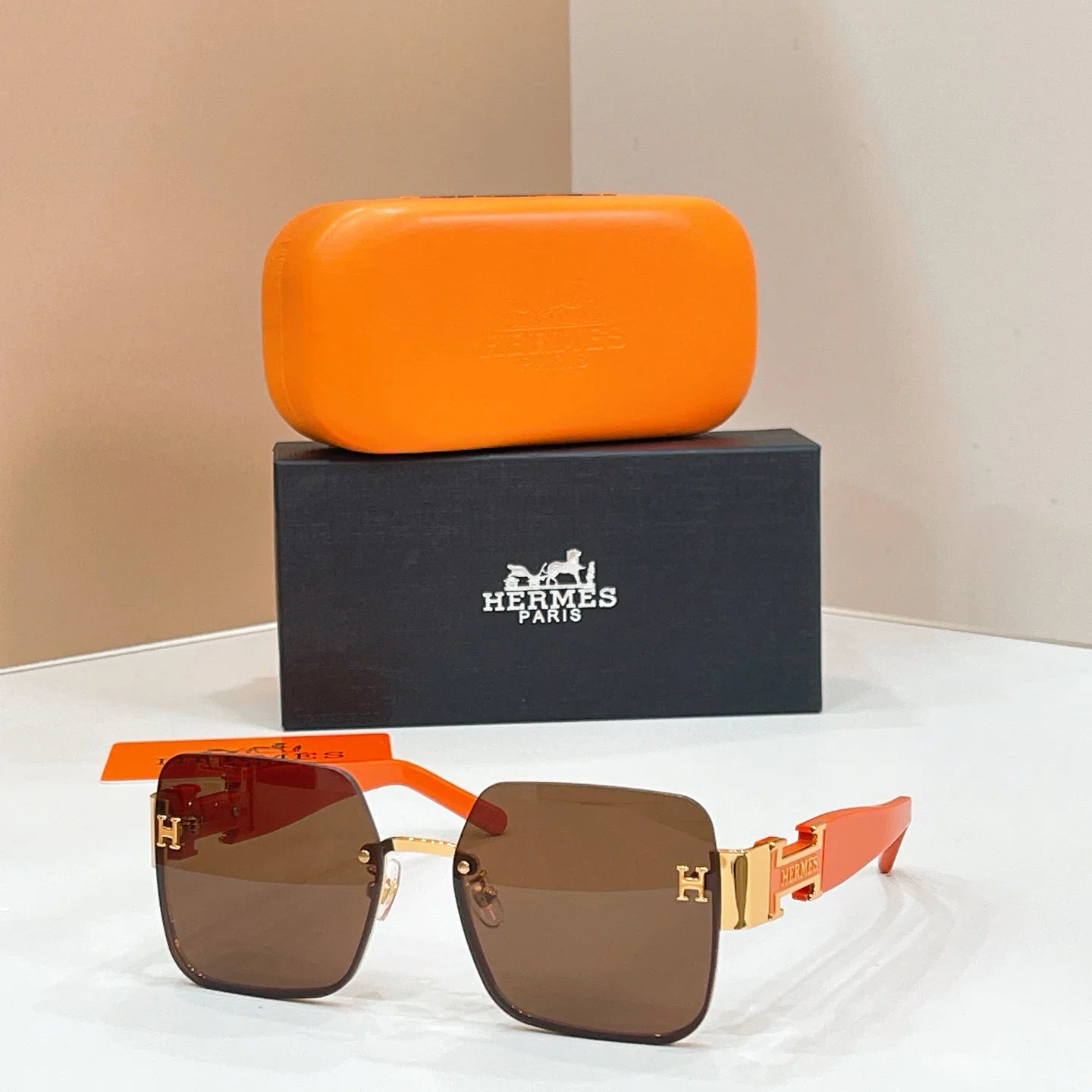 Stylish and Versatile Eyewear 1026042007