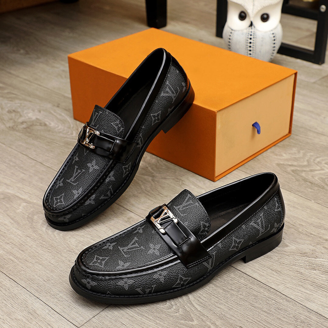 Black vintage men's leather formal shoes