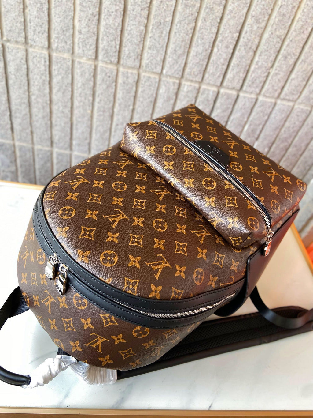 Luxury V Logo Classic RACER Backpack XC0425111904