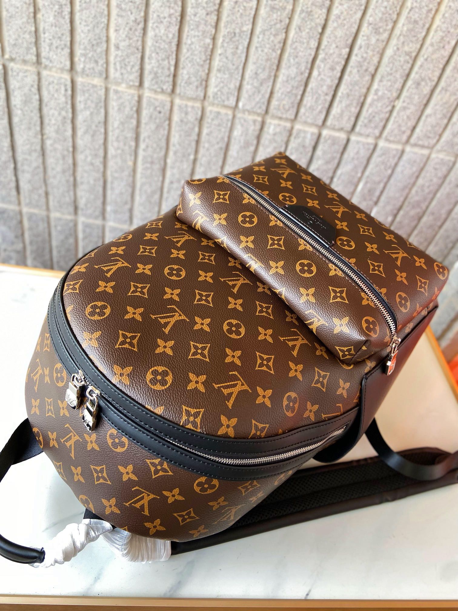 Luxury V Logo Classic RACER Backpack XC0425111904