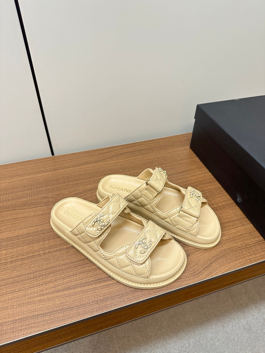 CL 24 New Fashion Beach Sandals XC0424031815