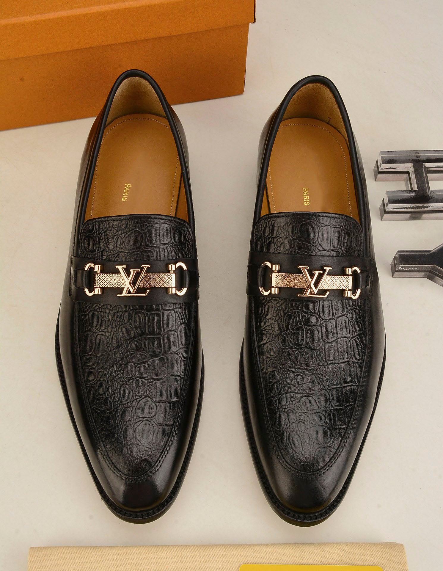 Simple and atmospheric men's crocodile pattern loafers