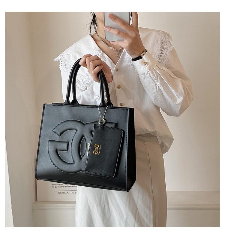 New Fashion Versatile One Shoulder Handheld Bag 1024010906