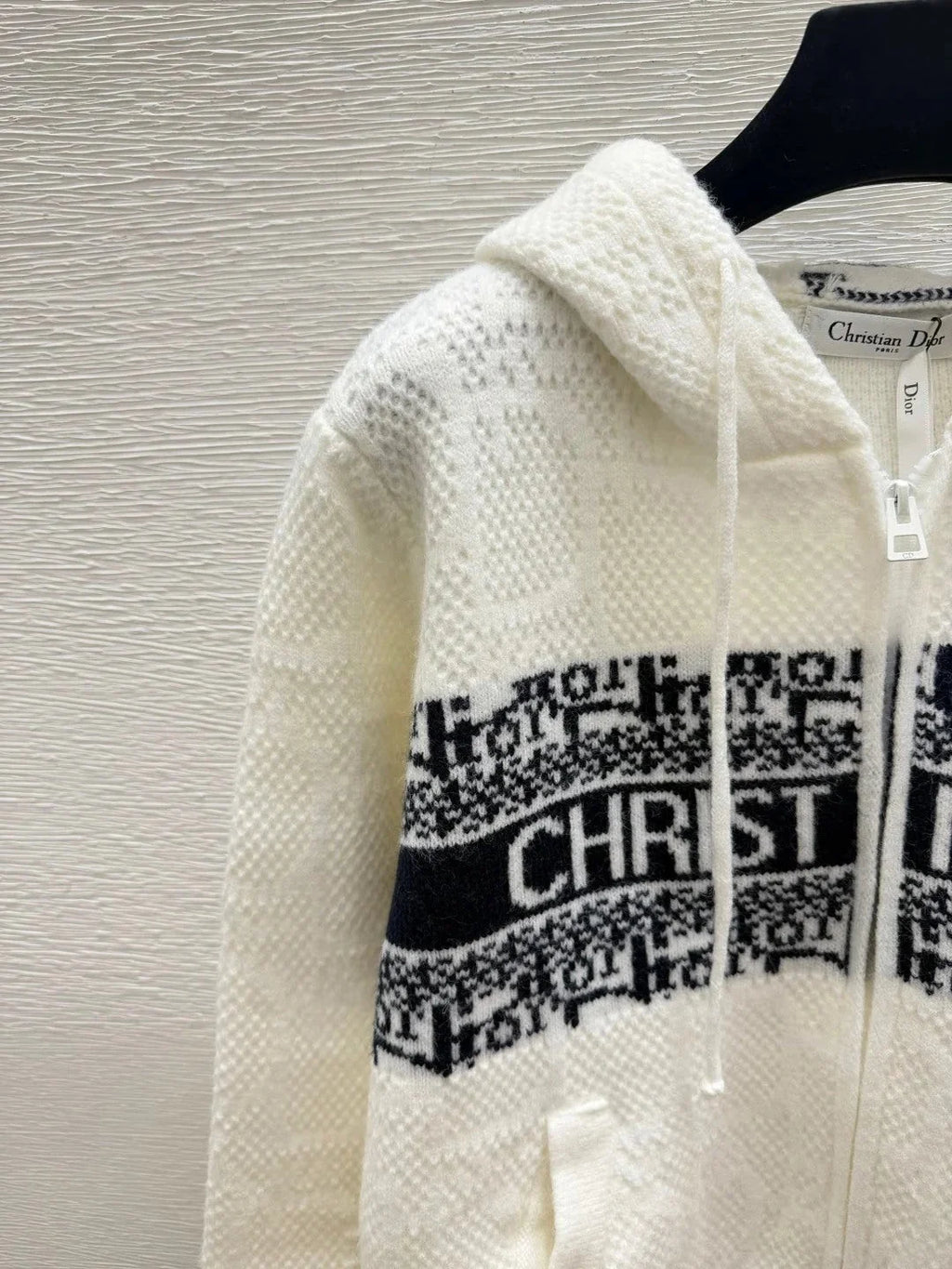 CD 2026 Hooded Knitted Long-Sleeve Cardigan Wool 913514