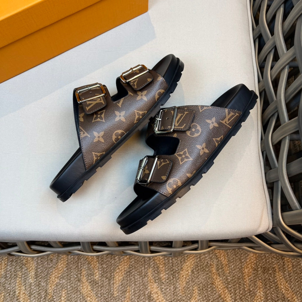 26 Men's Classic V logo Print Slippers XC0424052906