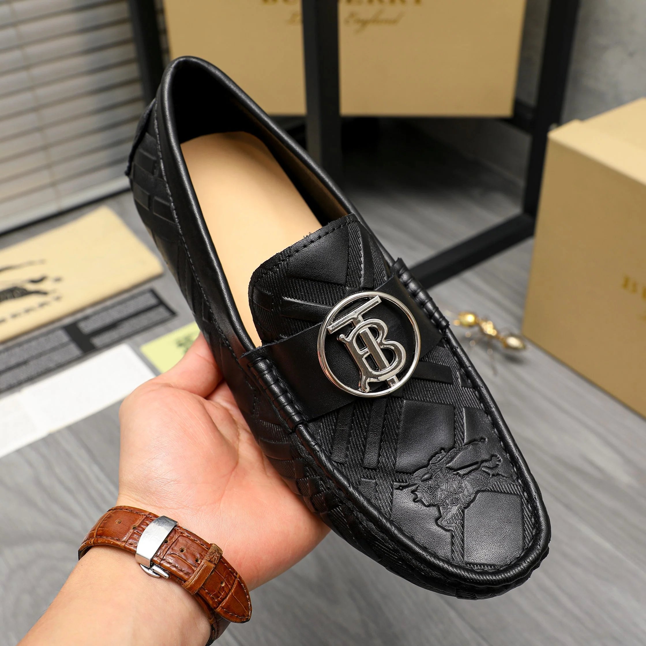 New fashion and versatile business loafers 1024040104