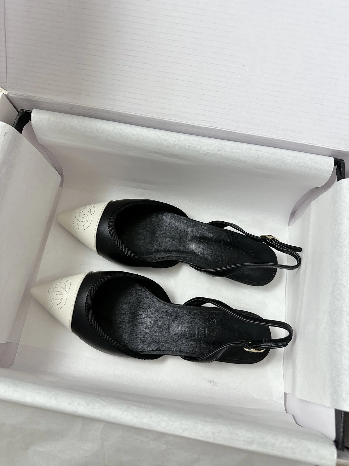 CC Slingback Pointed White Black Leather 628289