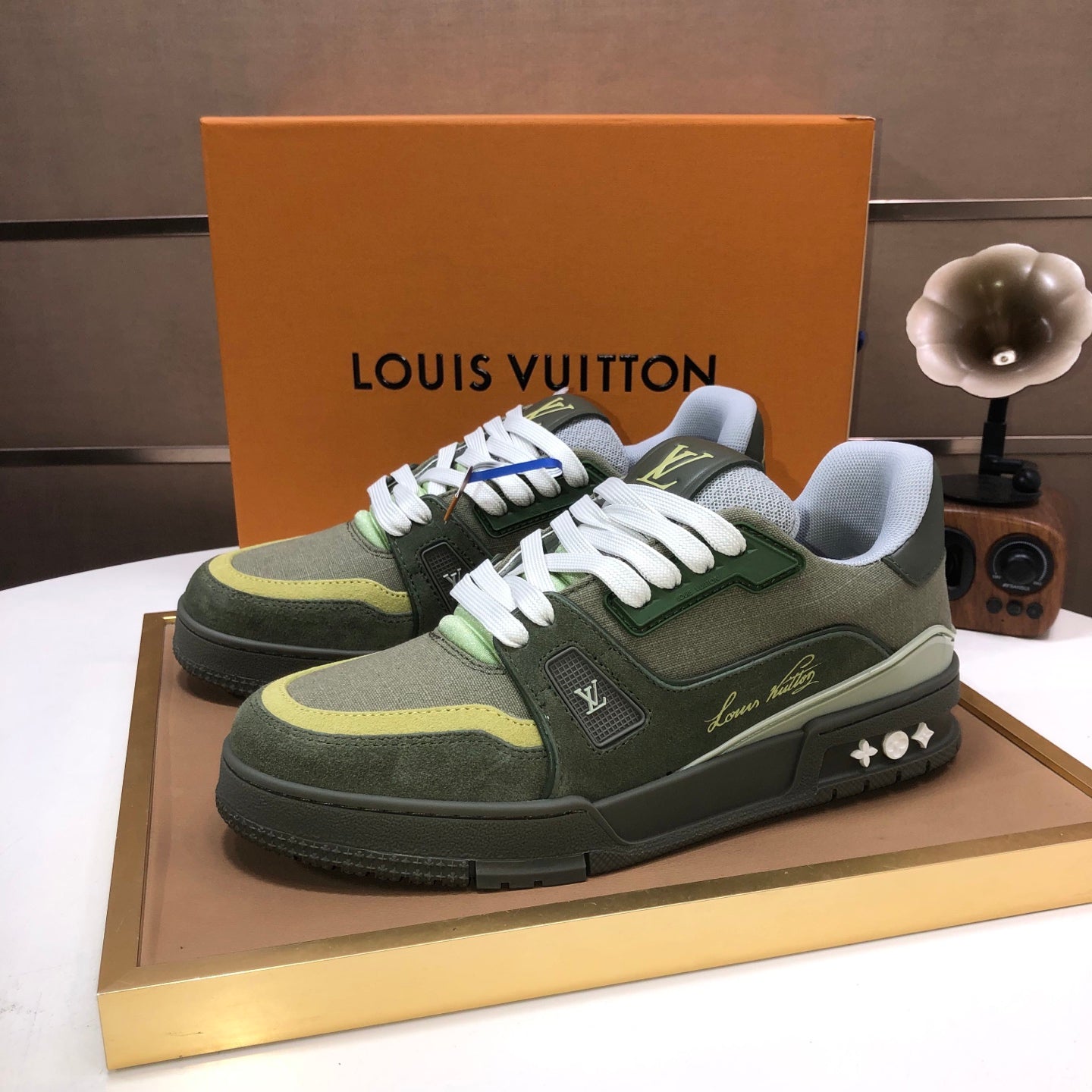 25 Luxury V Brand Casual Sneakers 0425102207