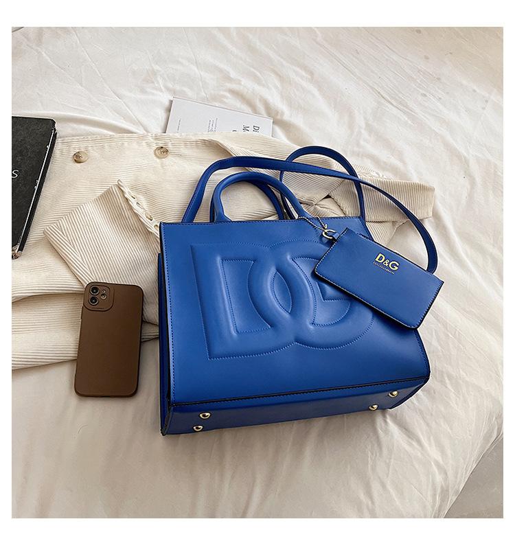 New Fashion Versatile One Shoulder Handheld Bag 1024010906