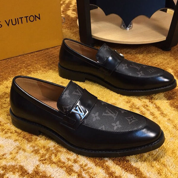 New Classic V Logo Casual Leather Shoes XC042404021