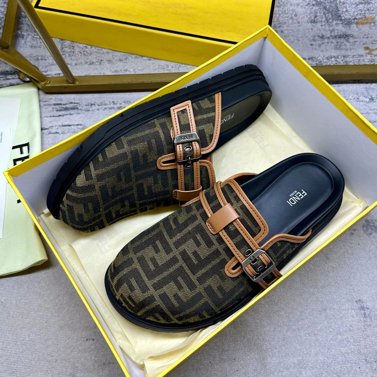 Latest Round Toe Flat Slippers 1025050716