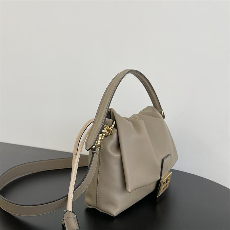 Mamma Baguette Medium Leather Handbag 0425021306