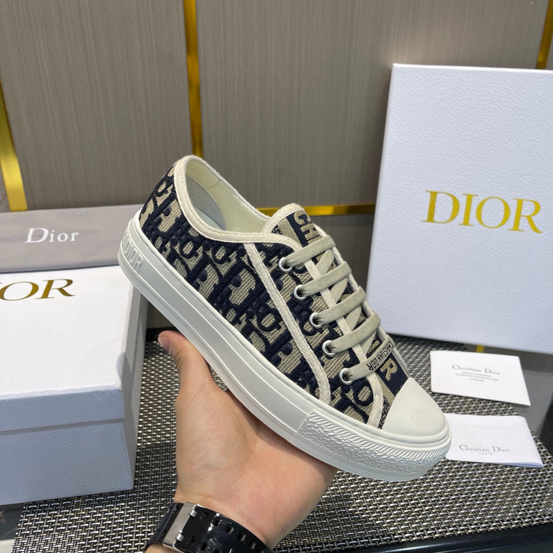 Low Top Classic Shoes XC0123072801