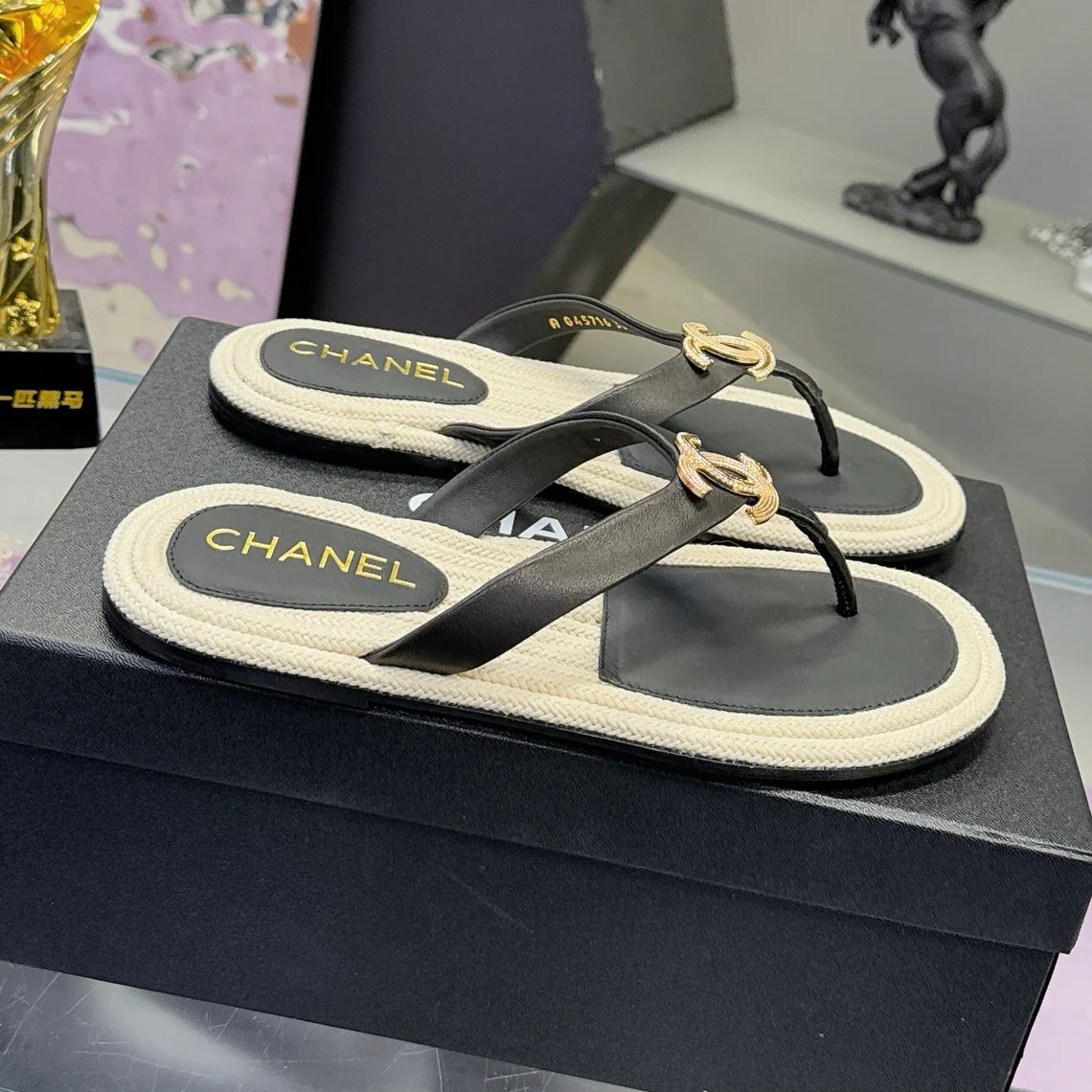 New Toe-Separator Camellia Flip-Flops 1026070207
