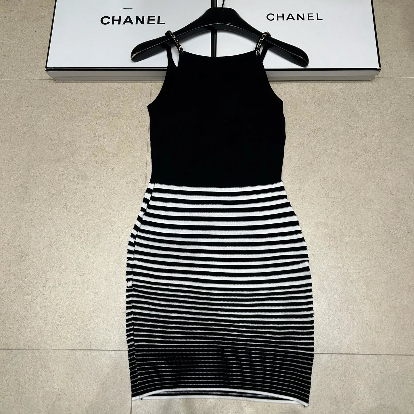 Heavy-Duty Chain-Strap Seamless Dress 1026052005