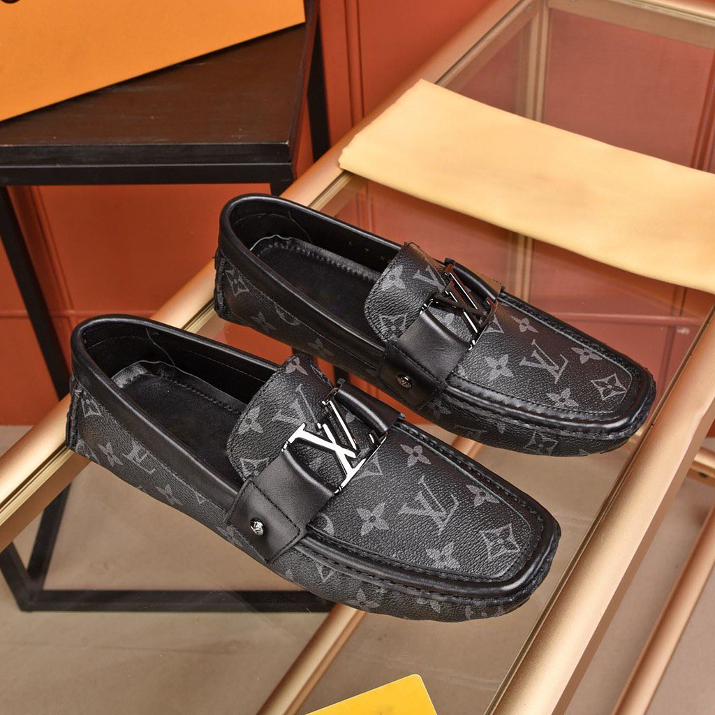 Men's V-shaped flower brown loafers