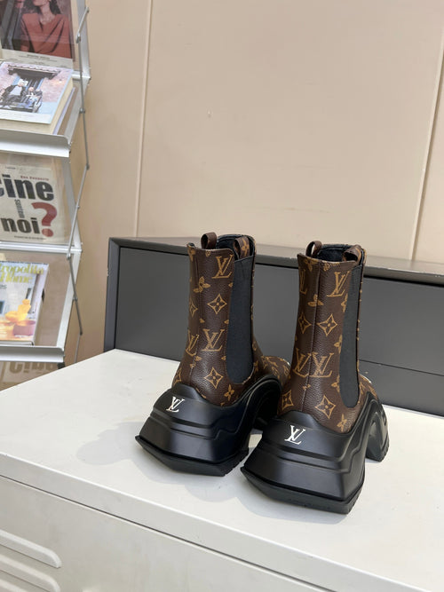 2023 New V Logo fashion catwalk new platform sneakers XC0423080103