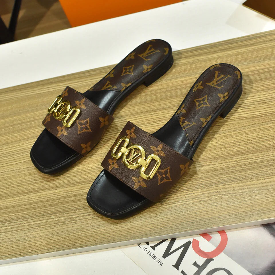 New Fashion V Logo Women's SlippersXC052025022601