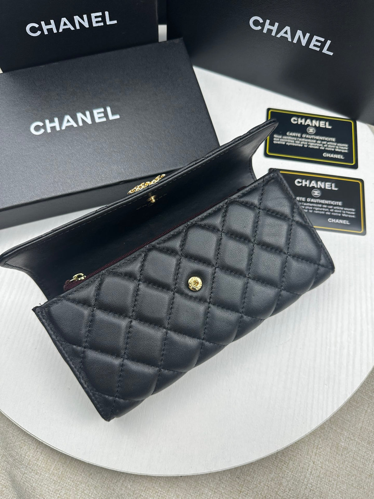 CHA A Timeless Classic Wallet For Women 0425050703