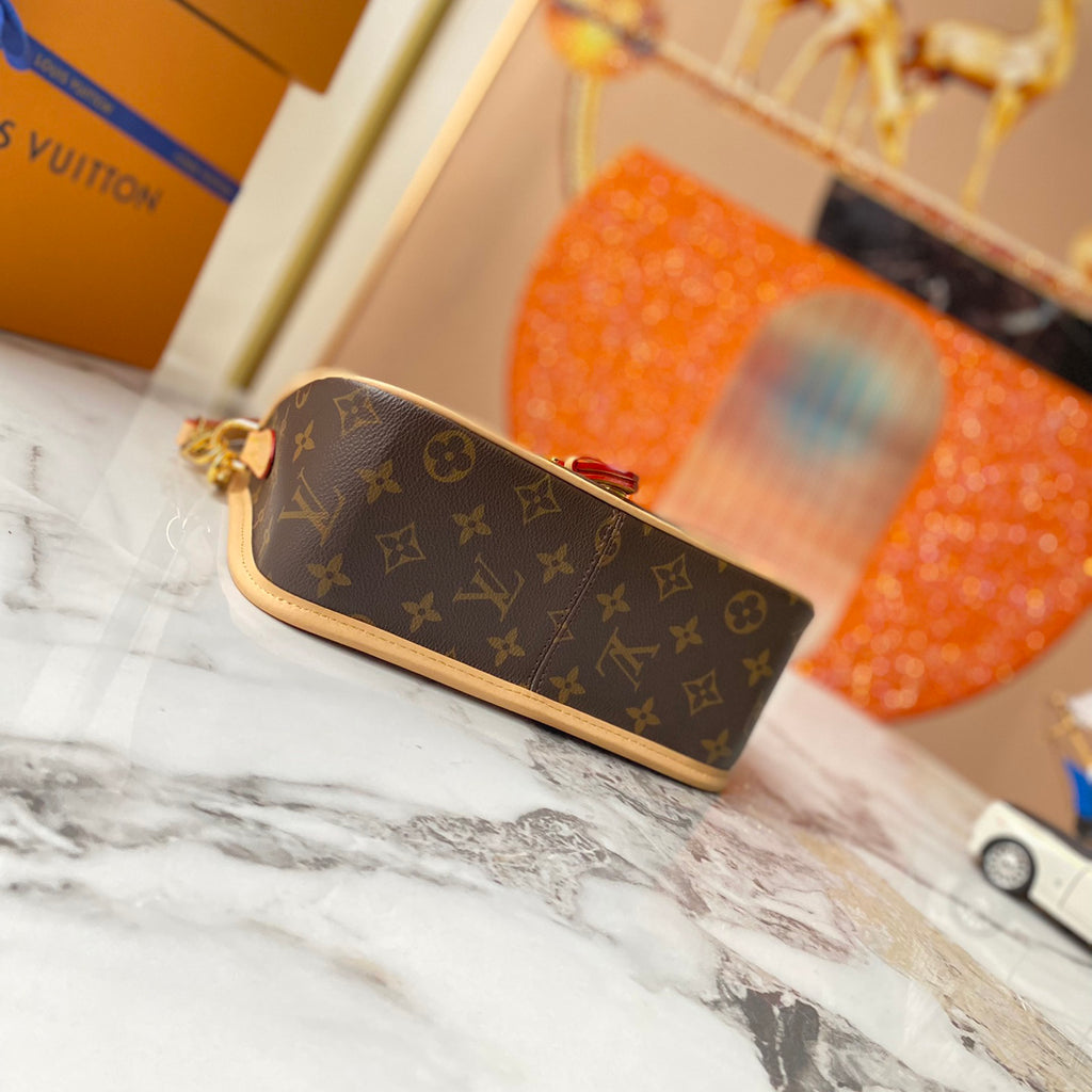 Ladies Fashion Luxury V Logo Shoulder Bag