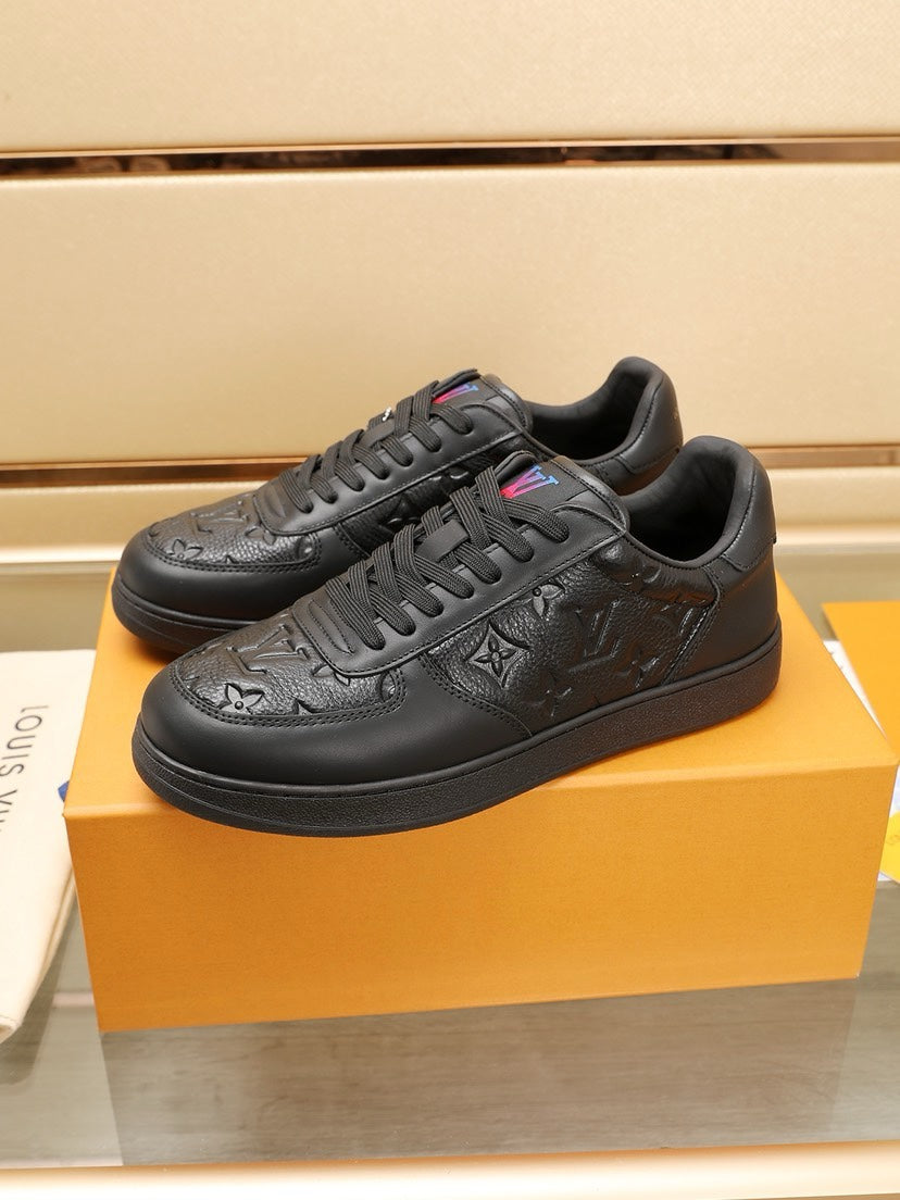 24 New Luxury V Sneakers 0424083007