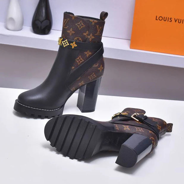 Classic high-heeled combat boots 1025103125