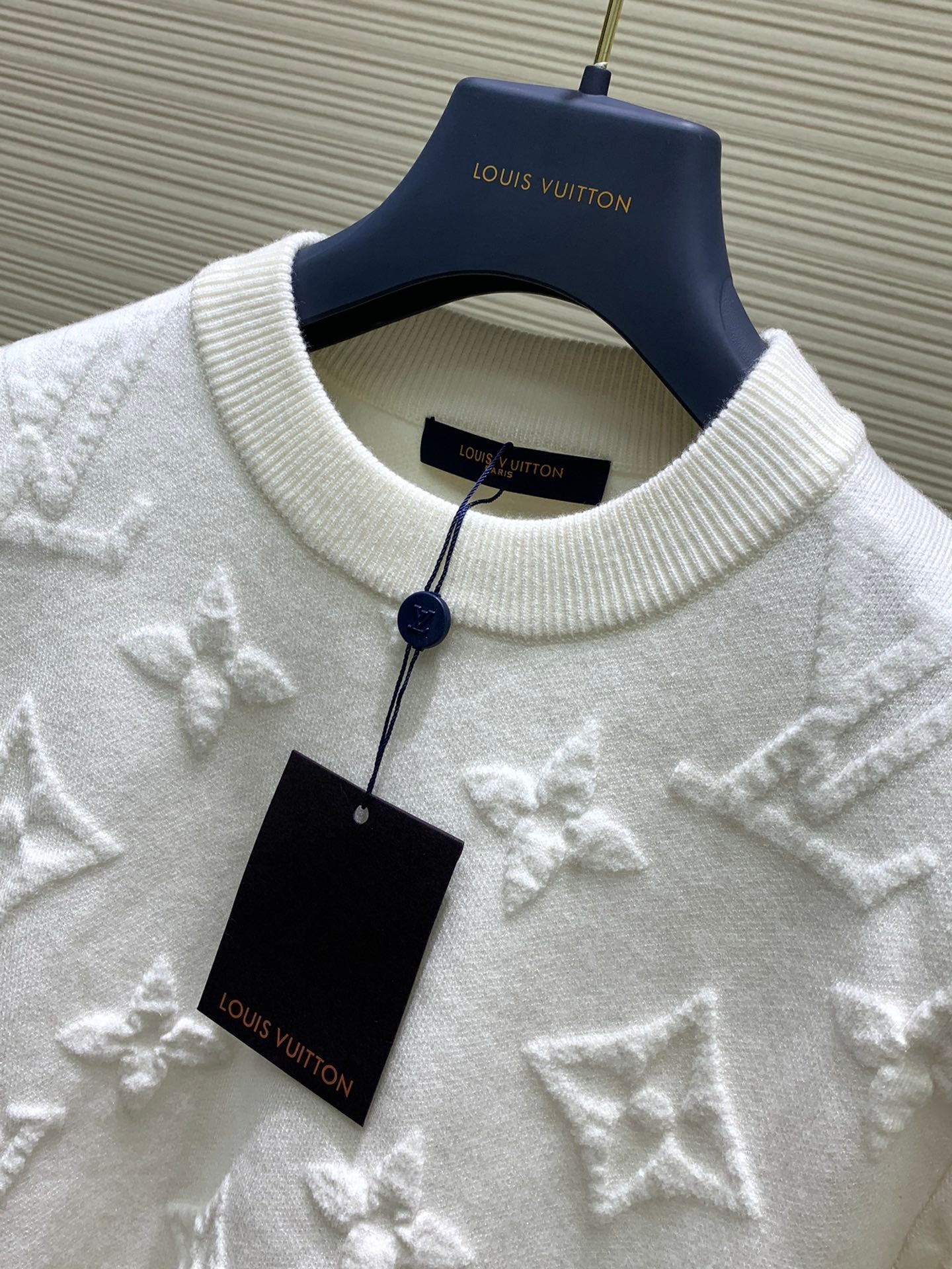 Fashionable casual round neck long sleeve knitted sweater 0424110407